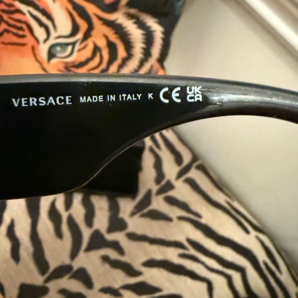 EUC Versace Medusa Biggie Black Sunglasses Retail $380 with Case and Box - Picture 4 of 8